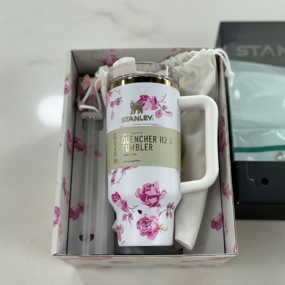 Love Shack Fancy Quencher H2.0 Flowstate Tumbler 40 OZ - Ribbon Rosa